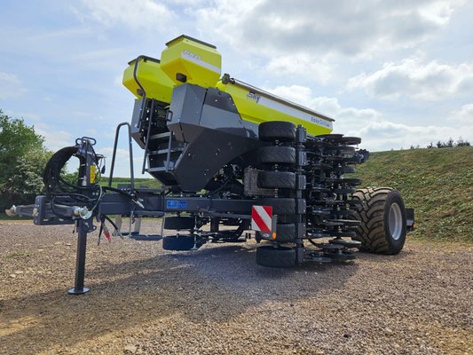 Semoir trainé Sky EASYDRILL HD W4020 E-Drive