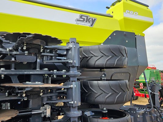 Semoir trainé Sky EASYDRILL HD W4020 E-Drive
