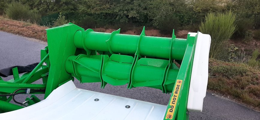 Dérouleuse de balle Hustler LX 104