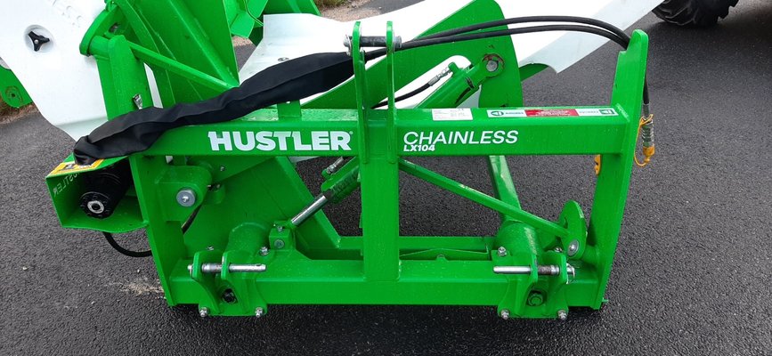 Dérouleuse de balle Hustler LX 104